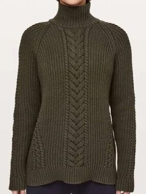 Lululemon Bring The Cozy Chunky Cable Knit Turtleneck Sweater Womens Size 10